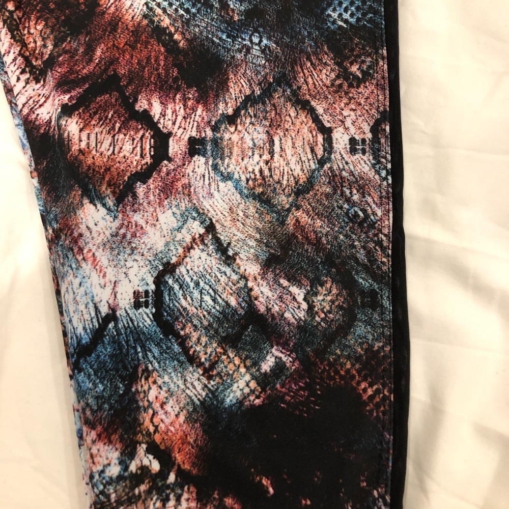 Strut-This Yoga Legging - Picture 3 of 5